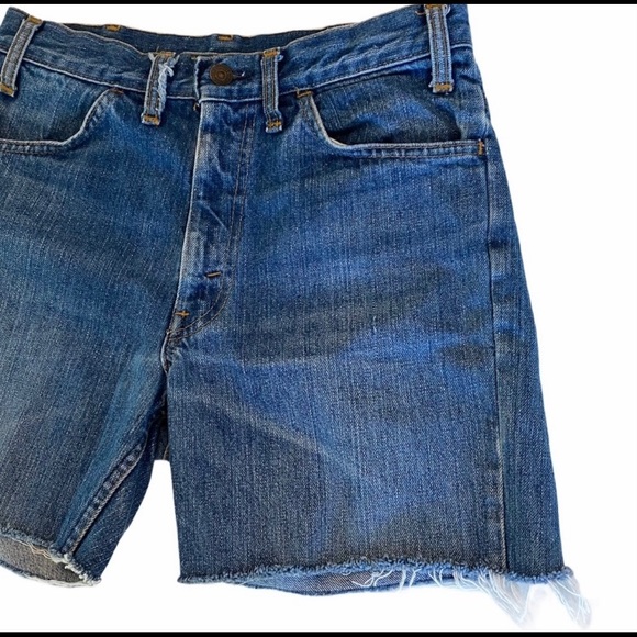 Vintage Levi shorts - Picture 2 of 6